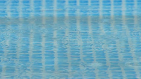 Raining-in-the-water-of-a-summer-swimming-pool