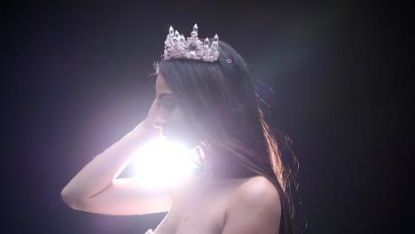 Female-model-in-the-crown-posing-in-the-studio-jewelry