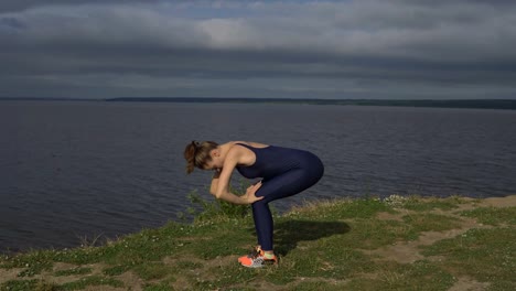 Yoga-woman-in-sportswear,-yogi-practice-outdoor