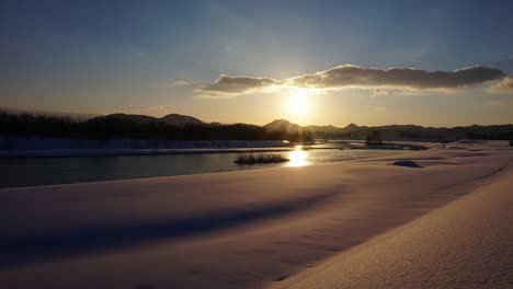 Material-de-archivo-resolución-escena-k-4-Time-lapse-de-dramática-puesta-del-sol-invierno