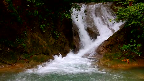 Schöner-Wasserfall---Erawan-Wasserfall-im-Erawan-National-Park-in-Kanchanaburi,-Thailand.