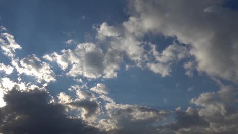 Lluvia-de-Cumulus-nubes-cielo-móvil