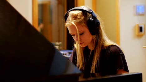 Woman-playing-a-piano