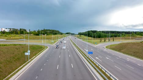 Evening-traffic-on-the-highway,-time-lapse