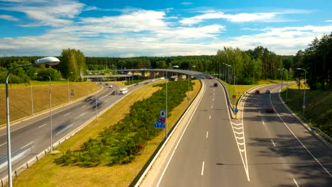 Evening-traffic-on-the-highway,-time-lapse