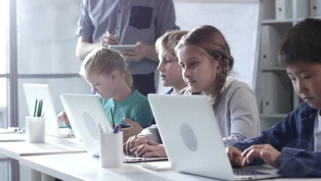 Children-in-Computer-Class