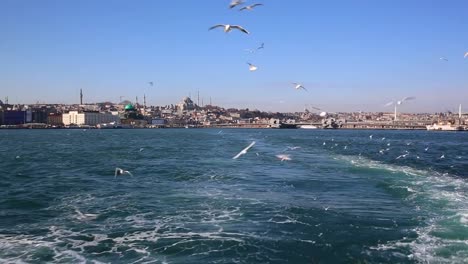 Eminonu-Harbor,-Istanbul,-Turkey