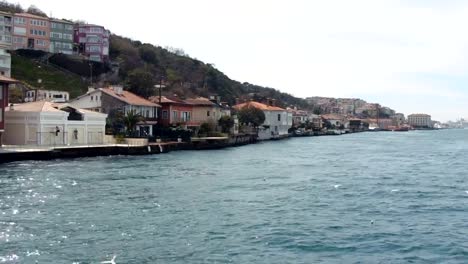 Tracking-shot.-Move-on-pond-waterfront-of-city.-Beautiful-villas-near-the-Bosporus.-Istanbul,-Turkey