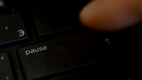 Pressing-the-pause-button-on-on-laptop-or-computer-keyboard