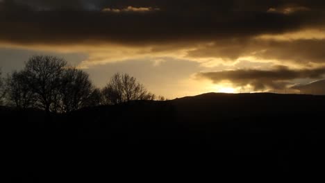 timelapse-of-a-sunset-with-clouds-over-the-sun