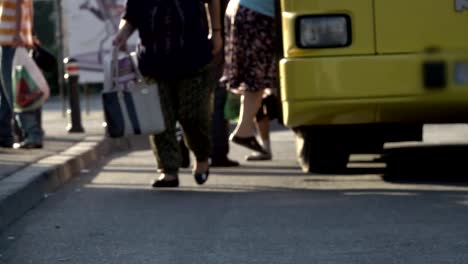 Menschen-aus-dem-bus