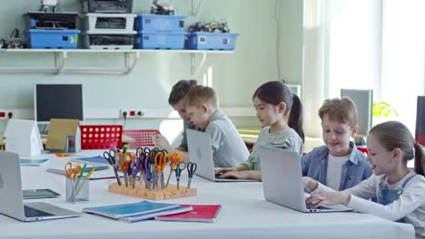 Schoolchildren-Using-Laptop-Computers-in-Classroom