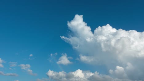 Time-lapse-blue-sky-with-cloudy-in-the-daytime.