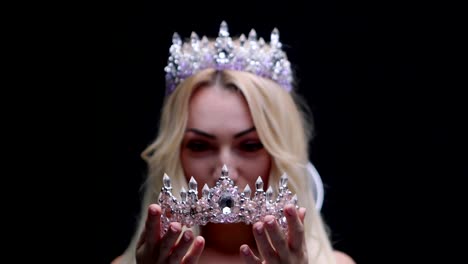 Female-model-in-the-crown-posing-in-the-studio-jewelry