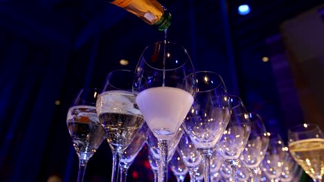 Many-beautiful-glasses-of-champagne-on-the-table