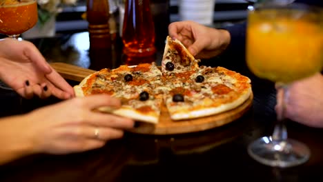 Couple-Takes-Slices-of-Pizza