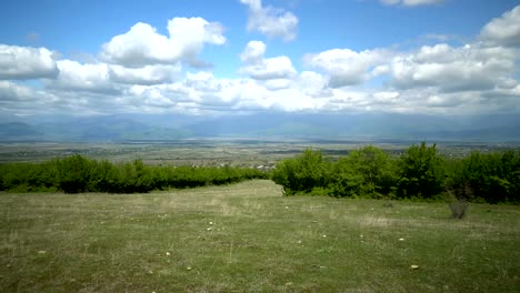 Panoramablick-auf-das-Alasani-Tal-von-der-Höhe-des-Hügels