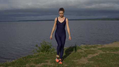 Attractive-woman-in-sportswear,-yogi-practice-outdoor