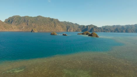 Paisaje-marino-con-lagunas-e-Islas