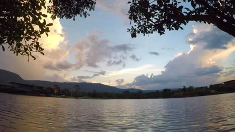 Zeit-Ablauf-Landschaft-Sunset-Sky-Over-Lake,-Thailand