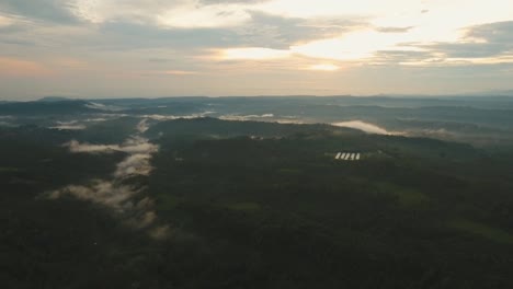 Tropische-Landschaft-bei-Sonnenuntergang,-Bali,-Indonesien