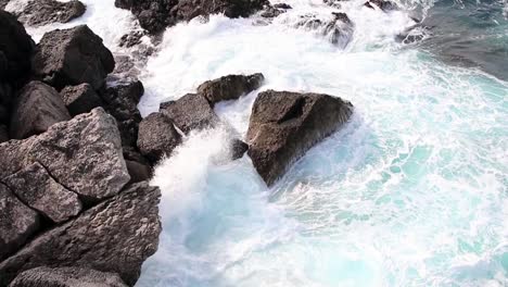 azul-y-blanco-espumoso-mar-(50-fps-slow-motion)