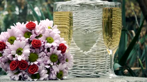 Champagner-und-Blumen-Hochzeit-Konzept