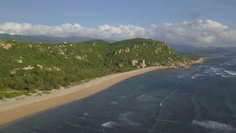 Luftaufnahme-der-wunderschöne-tropische-Wüste-Insel-Strand-von-Drohne