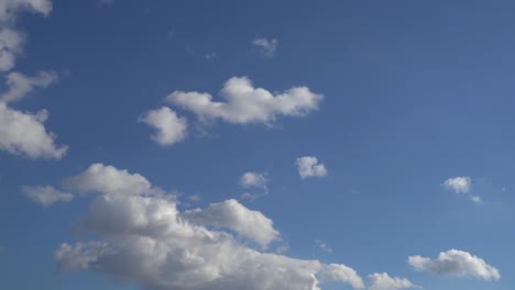 Lluvia-de-Cumulus-nubes-cielo-móvil