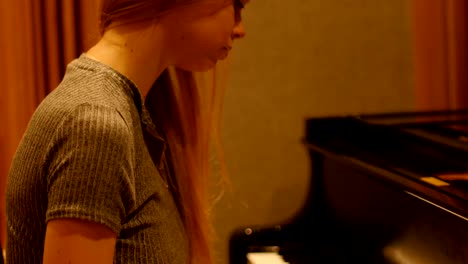 Woman-playing-a-piano