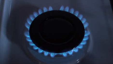 Gas-Stove-Burners,-Blue-Flame,-Real-Time-4K