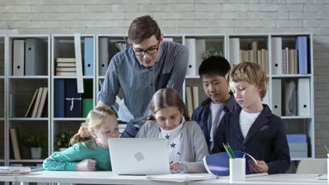 Children-Doing-Group-Task