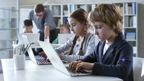 Uso-de-ordenadores-portátiles-en-la-escuela