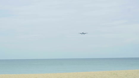 Widebody-airplane-approaching-over-ocean
