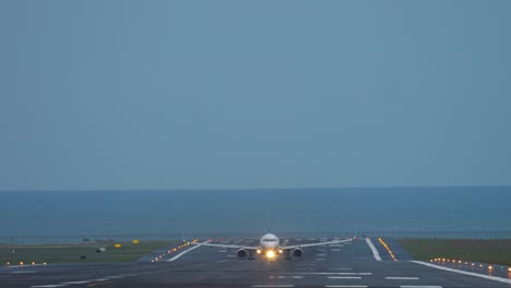 Flugzeug-vor-der-Abreise-zu-beschleunigen