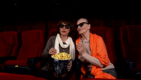 Grandmother-and-her-daughter-at-the-cinema