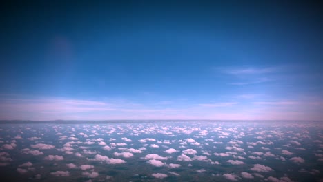 Aérea-del-cielo-azul-y-las-nubes-en-día-de-sol