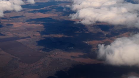 Vista-aérea-de-descender-el-avión