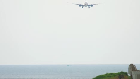 Avión-de-fuselaje-ancho-de-aterrizaje