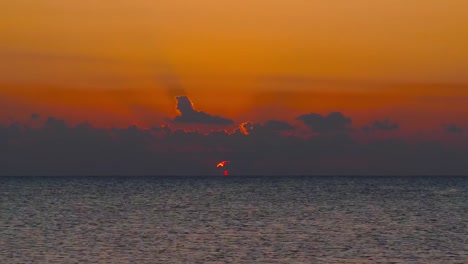 Sonnenaufgang-über-dem-Meer---Timelapse,-4k