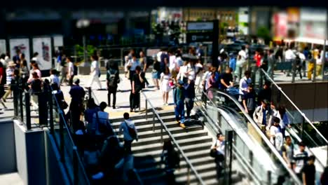 Time-lapse-of-anonymous-crowd-of-people-walking