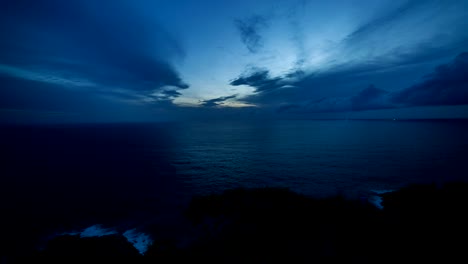 4K-of-Timelapse,Beautiful-colorful-color-and-light-sunset-sky-and-clouds-over-tropical-sea