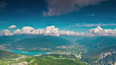 Time-lapse-of-clouds