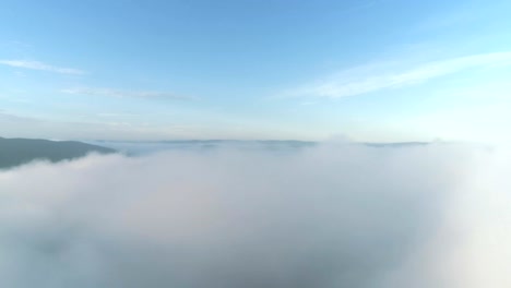 In-tief-hängenden-Wolken-ablehnen