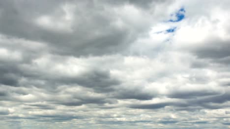 Rain-clouds-in-sky-timelapse