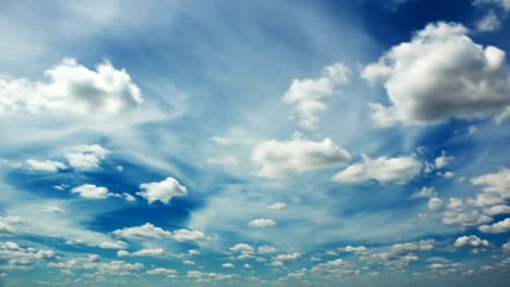 Azul-cielo-y-las-nubes-blancas-de-lapso-de-tiempo