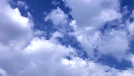 Soft-Smooth-Heavenly-Clouds-on-Clear-Sky-in-Sunny-Day