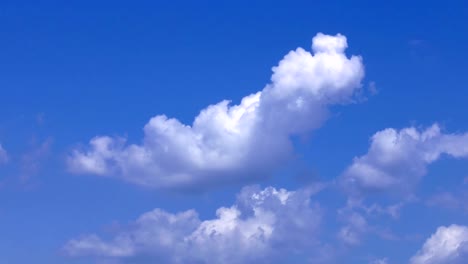 Soft-Smooth-Heavenly-Clouds-on-Clear-Sky-in-Sunny-Day