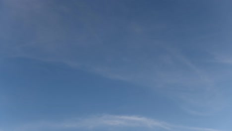 Time-lapse-clip-of-white-clouds-over-blue-sky