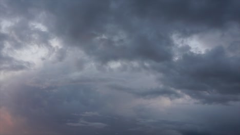 Nubes-en-el-cielo-tempestuoso.-lapso-de-tiempo